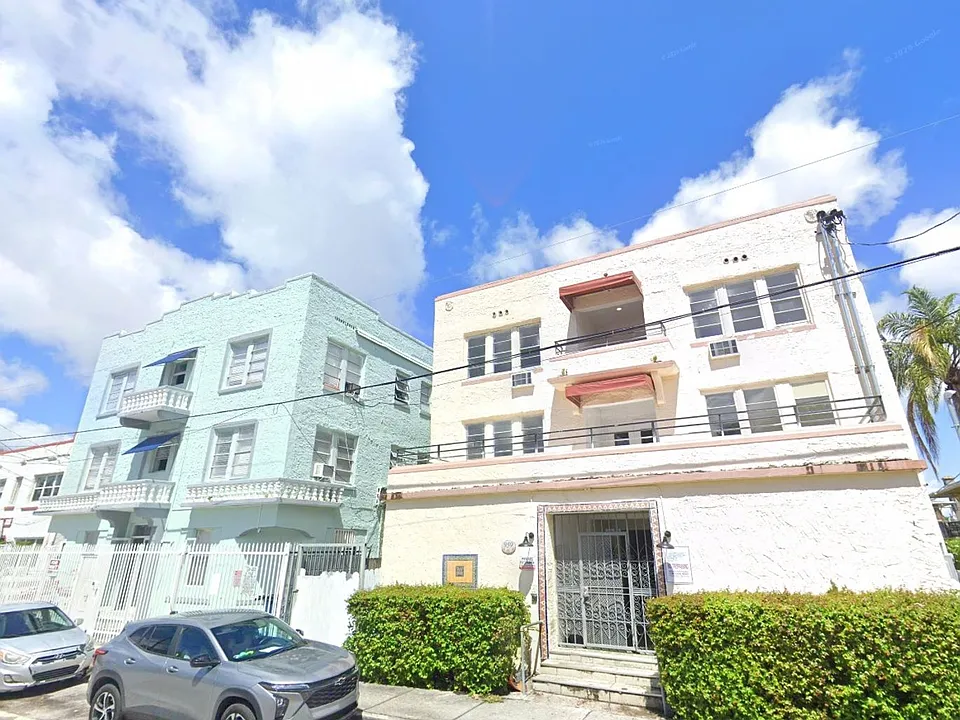 959 Vizcaya Apartments / Brick Five