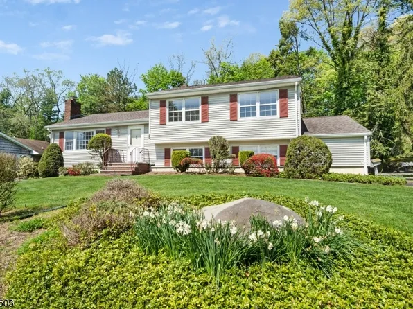 38 Bedford Rd, Hillsdale Boro, NJ 07642