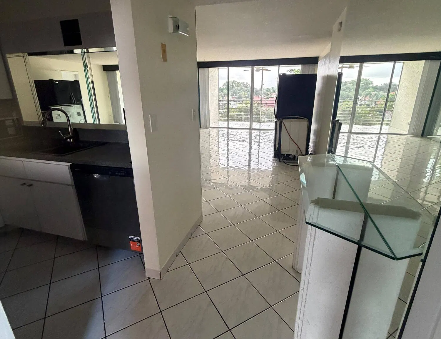 2 bed, 2.0 bath, 976 sqft, $2,300 — Photo 4