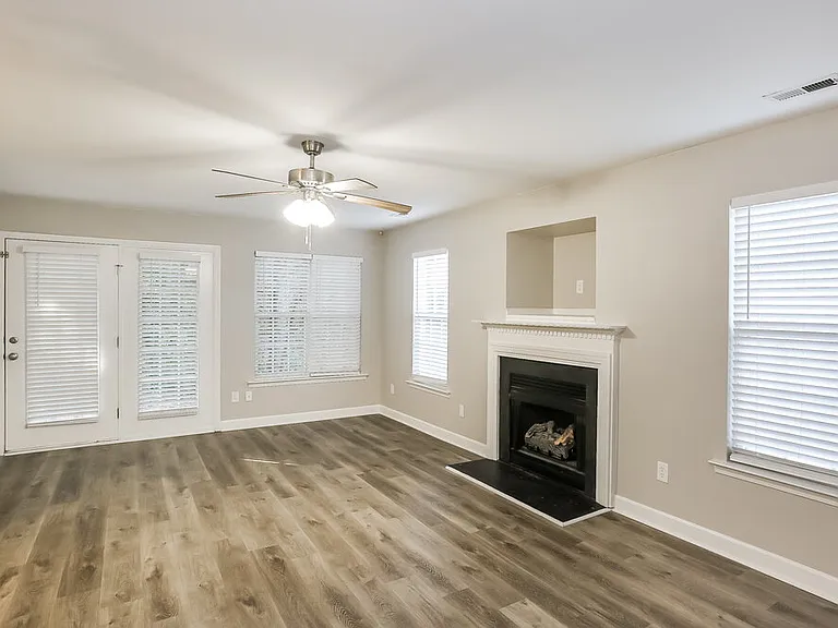 735 Continental Dr — Photo 6