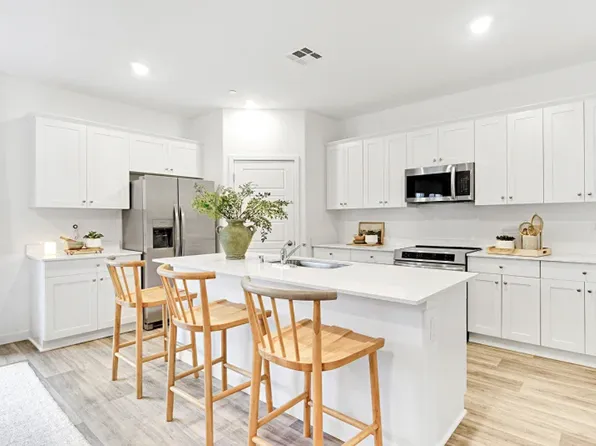 8413 Lismore Castle Dr, Bakersfield, CA 93311