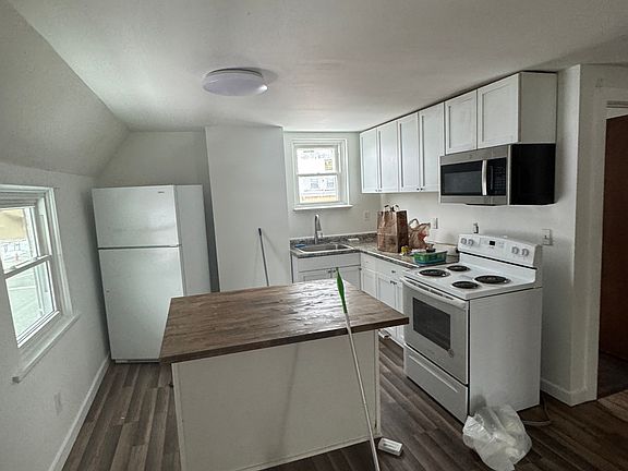3rd image of 5926 Elmwood Ave #2