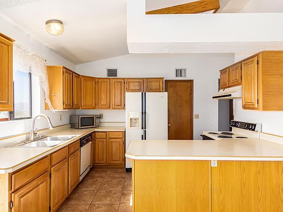 5th image of 414 E Suffolk Dr