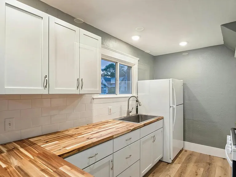2901 Wall St — Photo 7