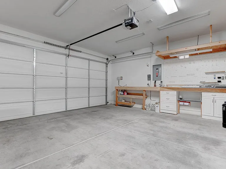 2589 Chateau Clermont St — Photo 46
