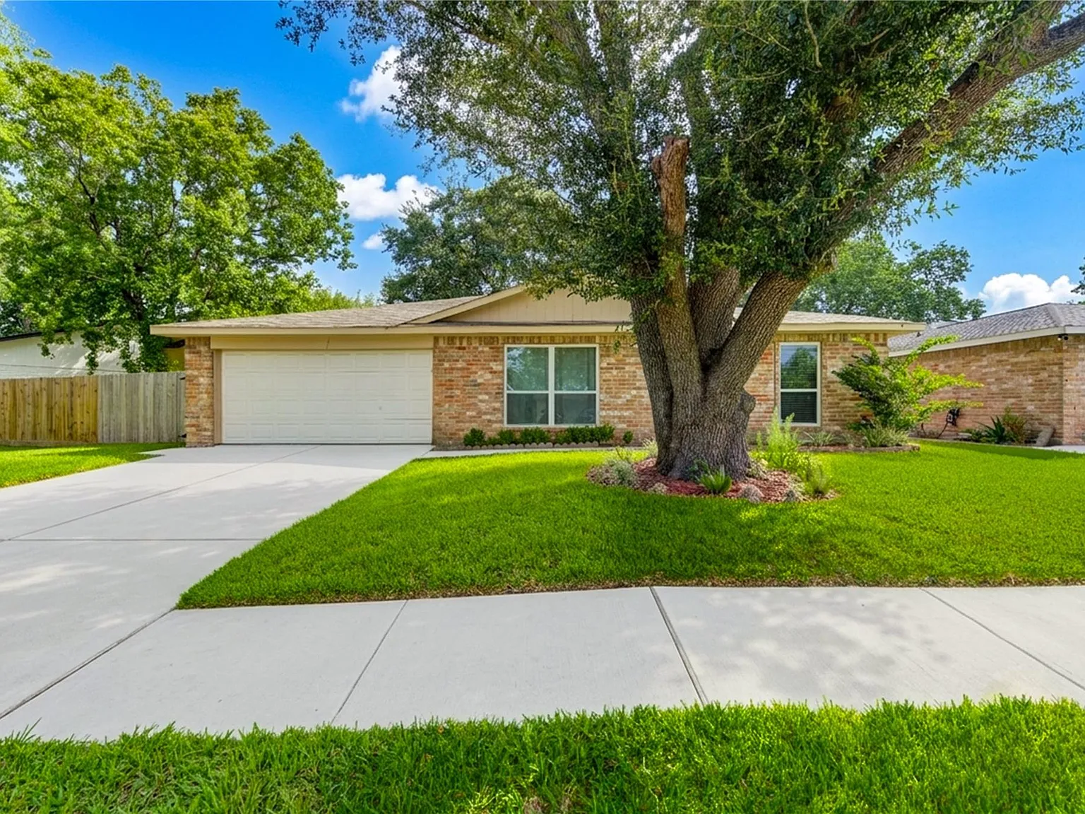 3 bed, 2.0 bath, 1584 sqft, $1,980 — Photo 1