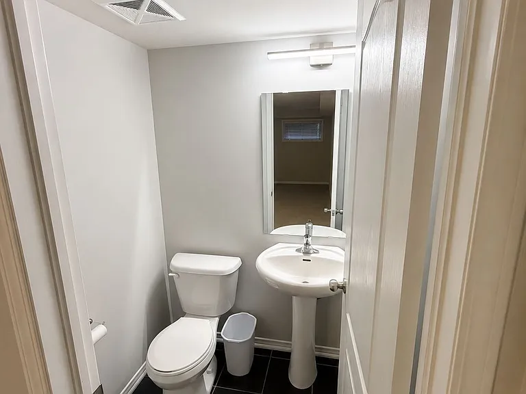 2444 Post Rd #4 — Photo 10