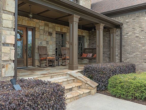 3rd image of 520 Wentworth Ct