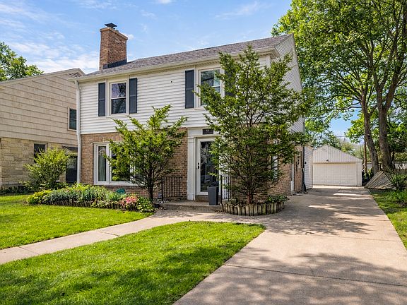 Home Sweet Home In Whitefish Bay!