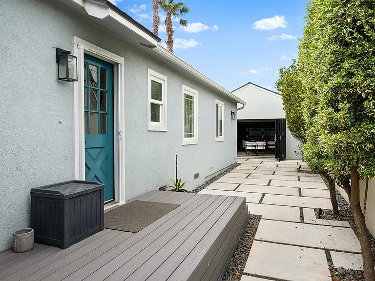 231 Avenue D — Photo 32