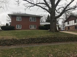 660 Chippewa Dr, Elgin, IL 60120