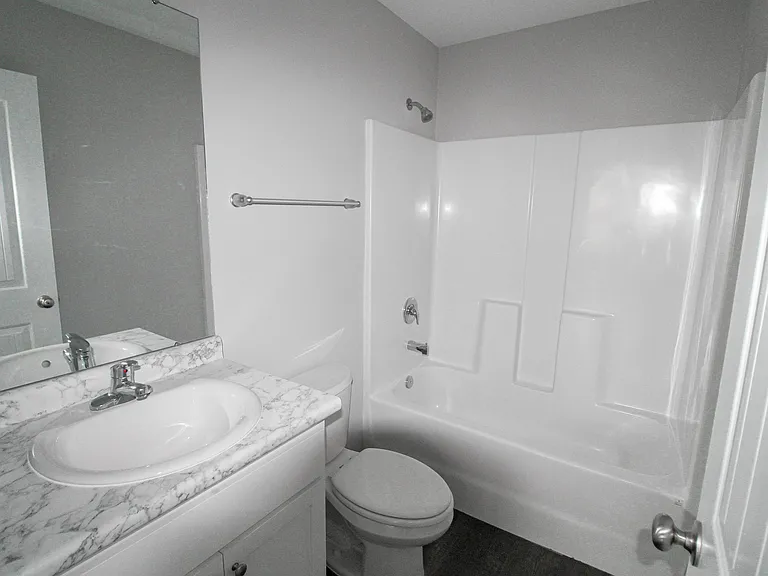 211 Evans Ter — Photo 23