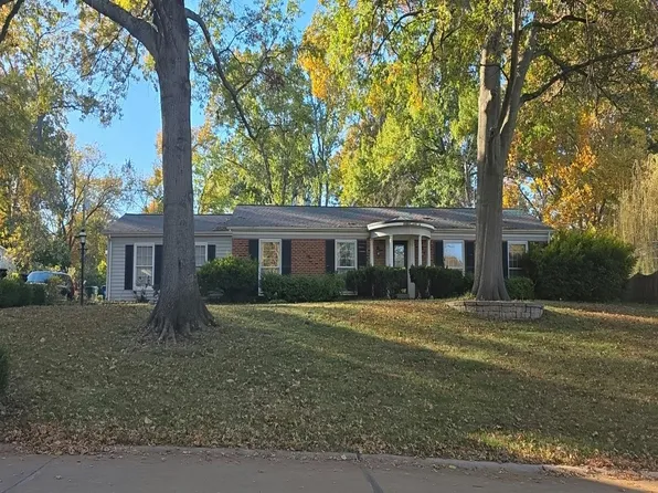 1901 Firethorn Dr, Saint Louis, MO 63131