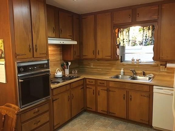 3rd image of 801 Oakwood Dr
