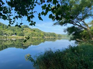 River Beach Ln, River, VA 24333