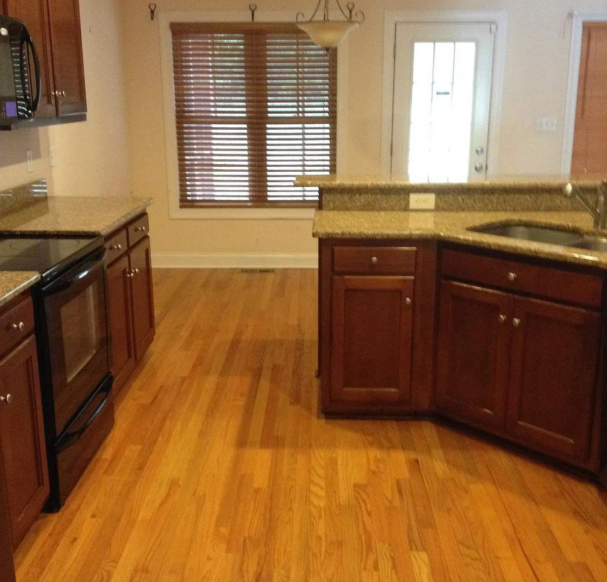 4 bed, 2.5 bath, 2332 sqft, $2,100 — Photo 4