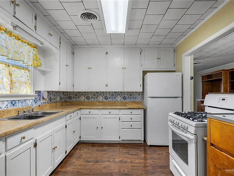 518 E Kelly Ave — Photo 9