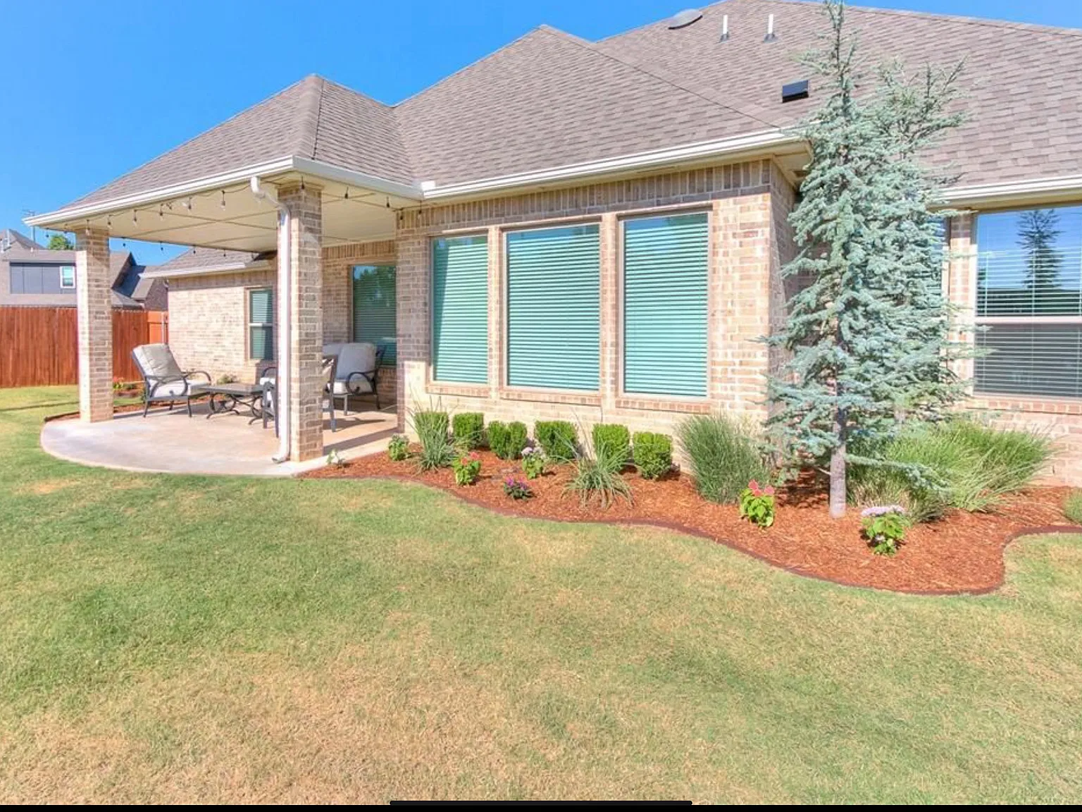 3 bed, 2.5 bath, 2257 sqft, $2,500 — Photo 2