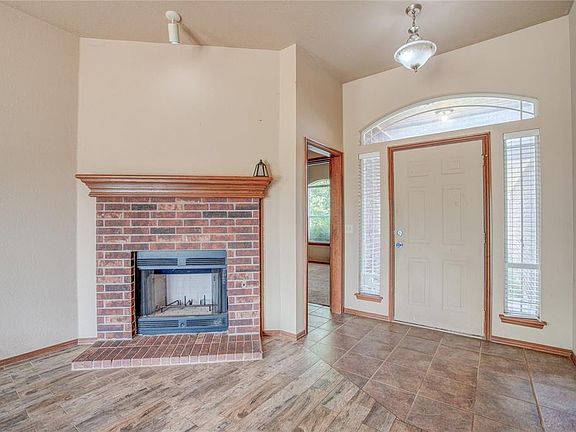 5th image of 986 Olde Town Dr