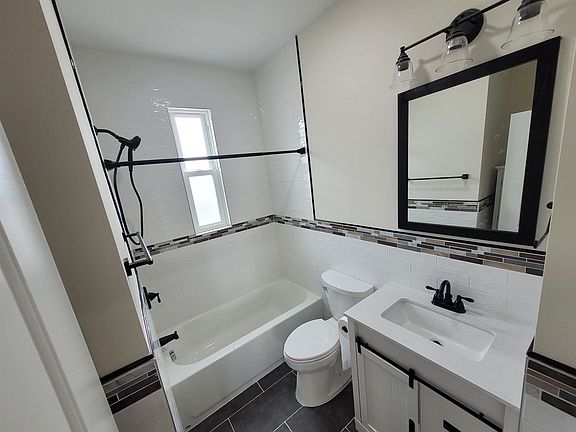 5th image of 130 Centre Ave Floor 2