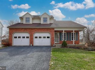 38 Manor Oaks Dr, Millersville, PA