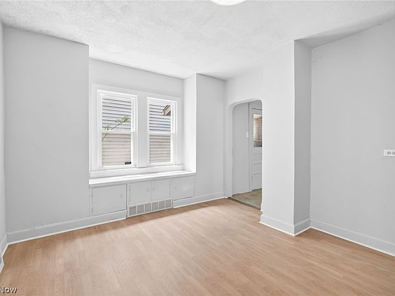5th image of 3162 W 104th St