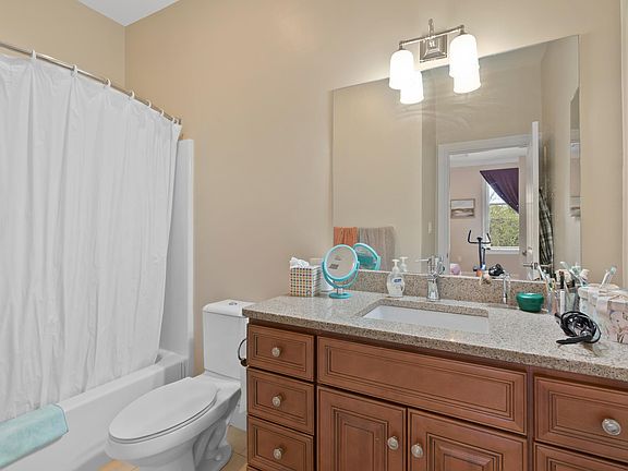 4th image of 22 Englewood Ave #205