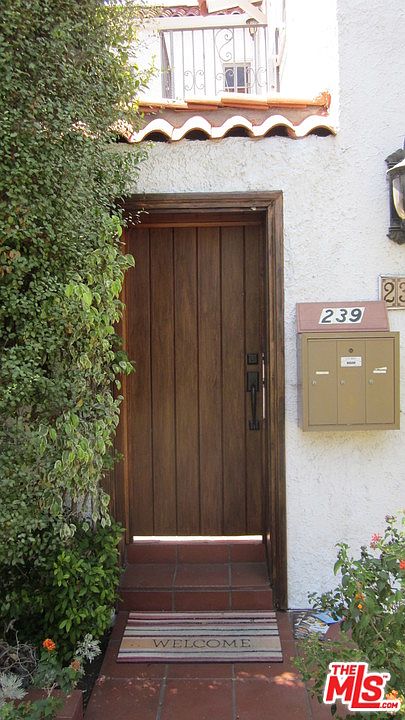 1st image of 239 S Doheny Dr