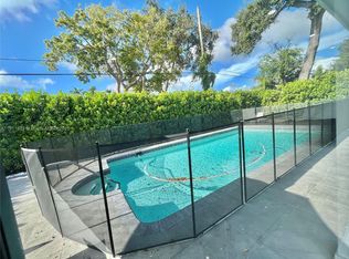 575 NE 179th Dr, North Miami Beach, FL 33162