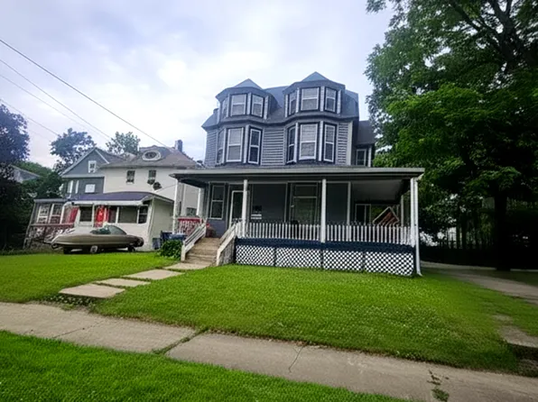 723 N County St, Waukegan, IL 60085