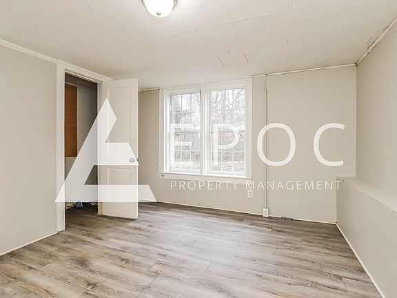 4th image of 515 Mentor St