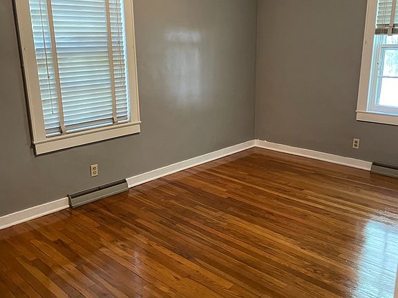 3rd image of 115 E Elm St