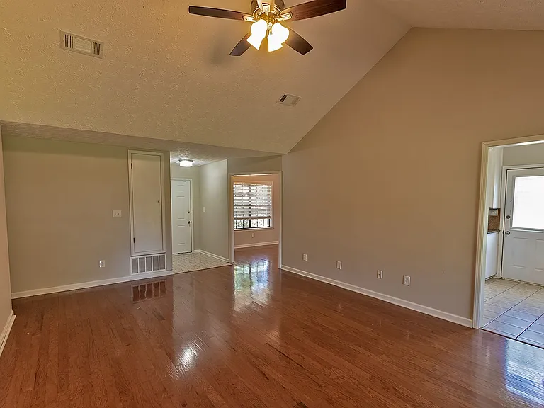 7125 Breckenridge Dr — Photo 6