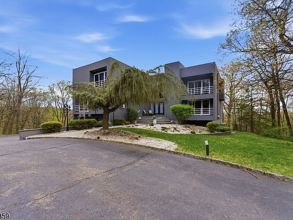3rd image of 36 Fox Ledge Rd