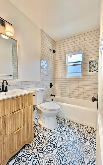 2204 E St — Photo 17