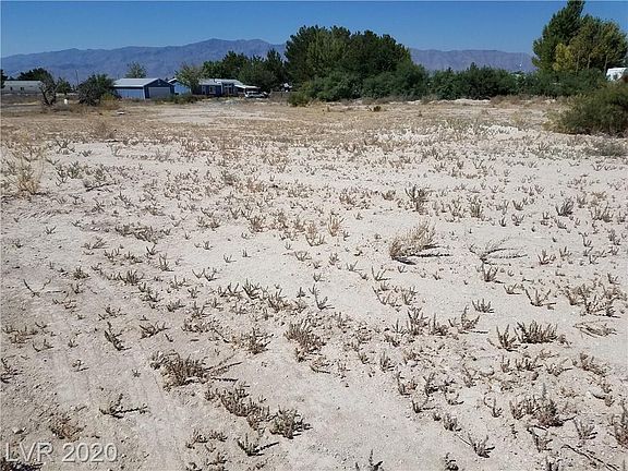 3rd image of 2581 Desert Hills Cir