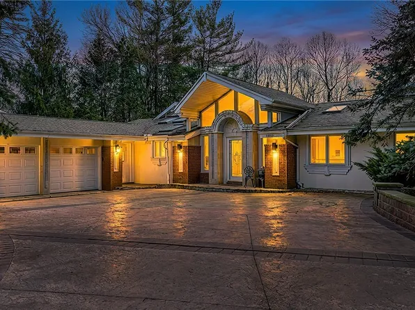 34040 Sherbrook Park Dr, Solon, OH 44139