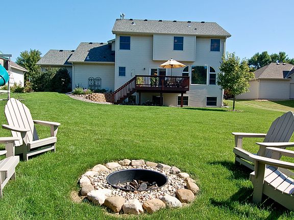 Wonderful spacious back yard with fire pit