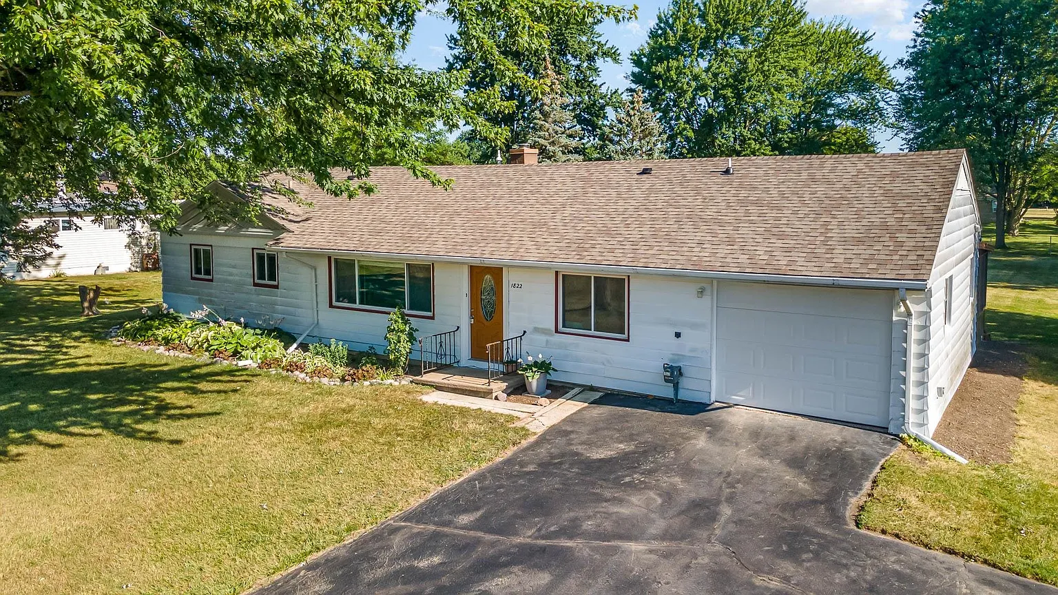 1822 Morin Dr photo 1