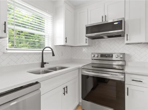 9600 2nd Bay St #102, Norfolk, VA 23518