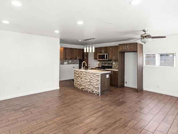 3rd image of 402 63rd St Space 62