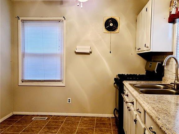 3rd image of 1516 Byng Dr