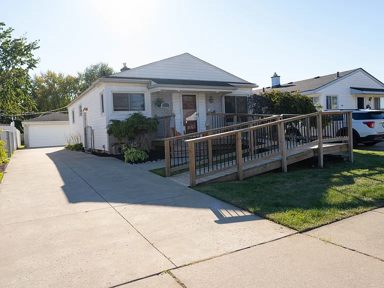 22932 Allor St — Photo 31