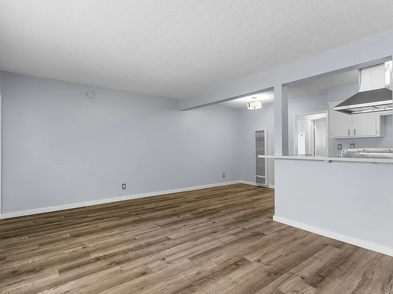 1121 Daisy Avenue — Photo 31