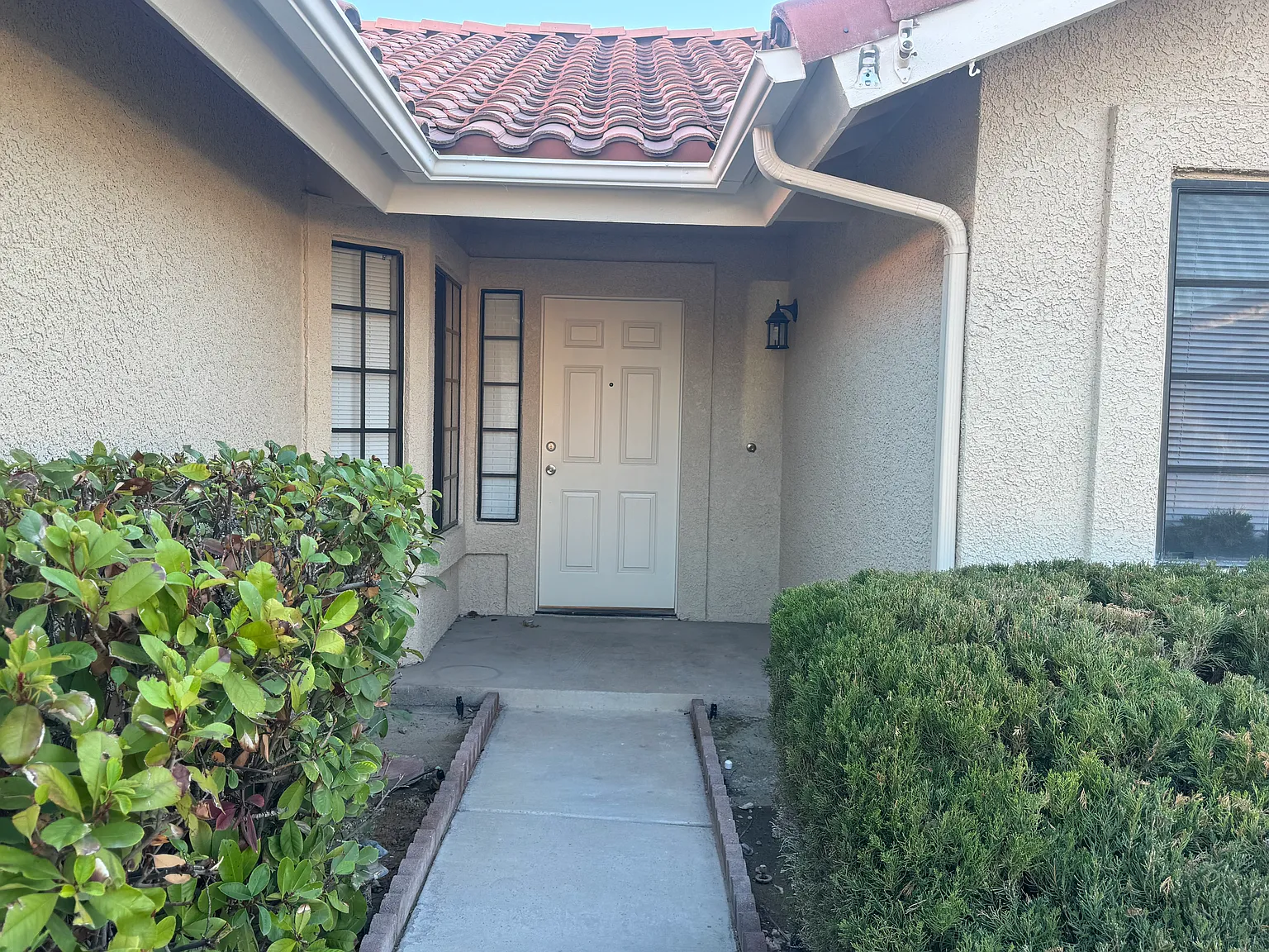 3 bed, 2.0 bath, 1555 sqft, $2,200 — Photo 3