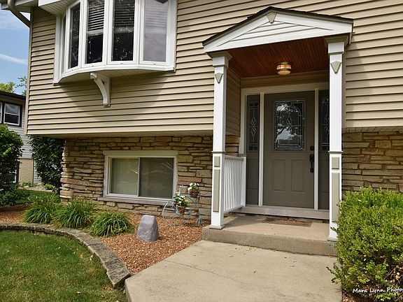 3rd image of 148 N Prairie Ave