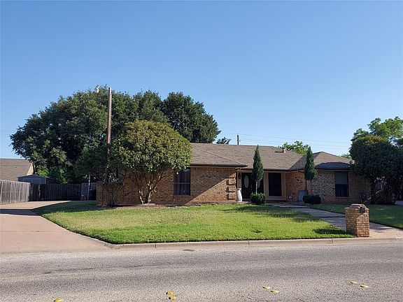 2nd image of 3225 Woodlake Dr
