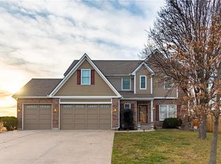 1408 SW Pacific Dr, Lees Summit, MO 64081