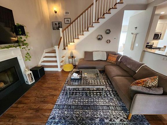 5th image of 605 Creekside Ct