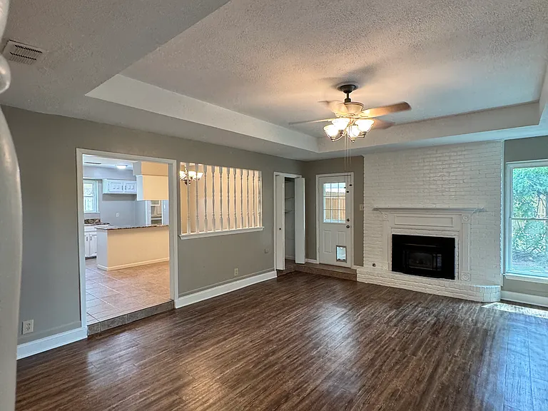 8304 Oxford Dr — Photo 6